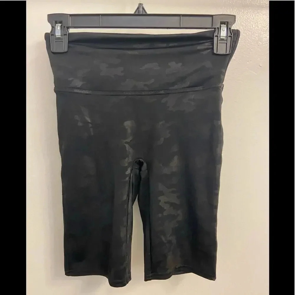 SPANX Black Camo Bike Shorts size Small - Picture 2 of 5